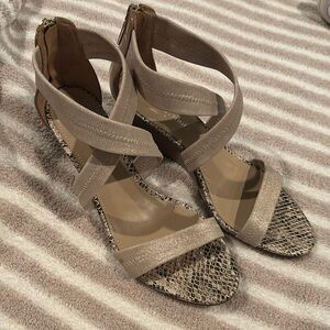 Donald Pliner Jemi Strappy Wedge Sandal / SZ 8